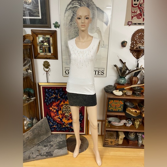 🐦‍⬛4/$20🐦‍⬛ Tank Top with Golden Spheres Appliqués in Subtle Cat/Heart Shape - Picture 14 of 15